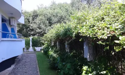 Хотел Ариана Лозенец