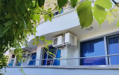 Хотел Ариана Лозенец