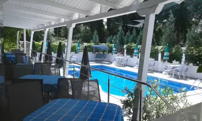 Хотел Ариана Лозенец
