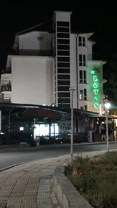 Хотел Лотос
