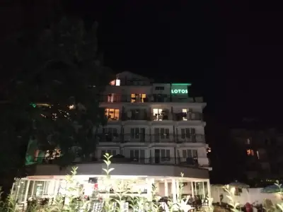 Хотел Лотос