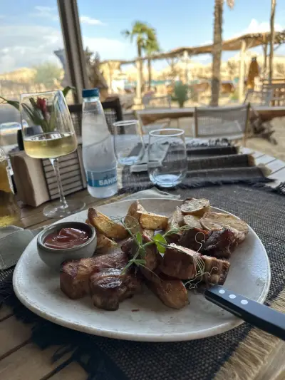 Tortuga Beach Club / Golden Sands (FREE PARKING)