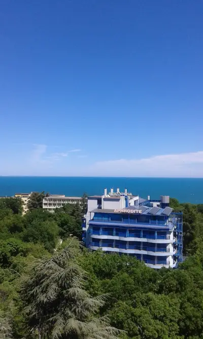 Hotel Varshava- Free parking 5 minutes away with shuttle