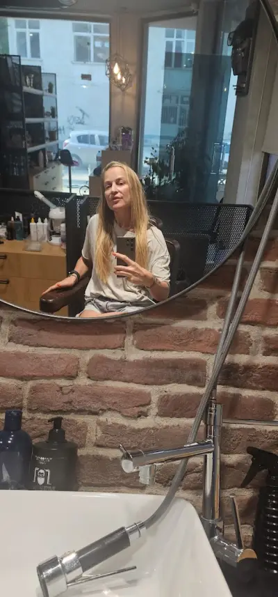 Marina Hair Studio І Подстригване І Боядисване І Издухване І Афро къдрици І Поставяне на екстейшъни І Официални прически