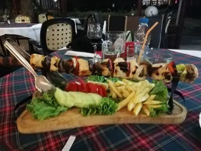 white house bar and dinner