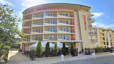 Хотел Верис