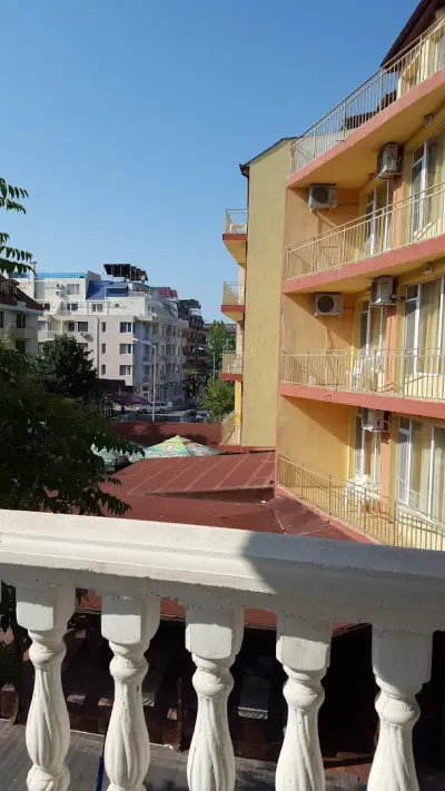 Хотел Верис