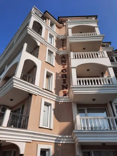 Antorini Apartments