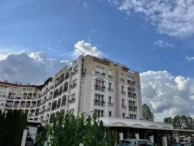 Авеню Делукс Хотел