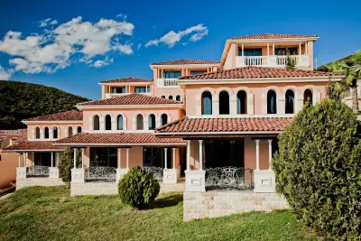 Premium Villas Elenite