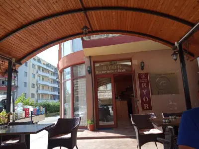 Ryor Hotel - Restaurant & Free Parking