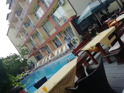 Ryor Hotel - Restaurant & Free Parking
