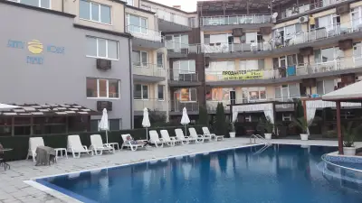 Sunny House Family