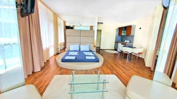 Deluxe Apartment with One-Bedroom