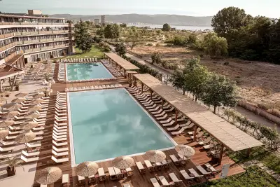 Sunny Beach Club - Adults Only #YouthfulVibes