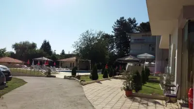 Хотел и Вили Марая