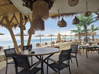 Makai Beach Bar