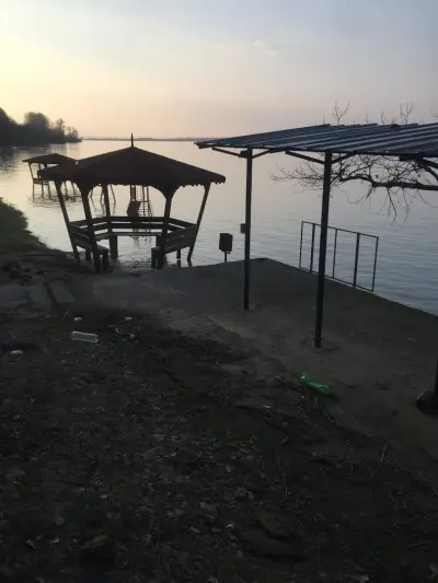 Бившото пристанище на с.Връв