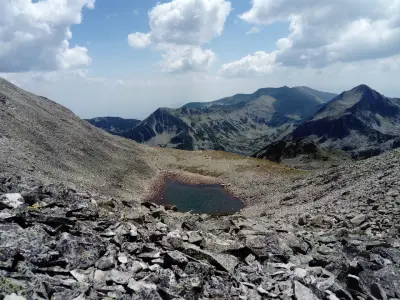 Горно Полежанско езеро