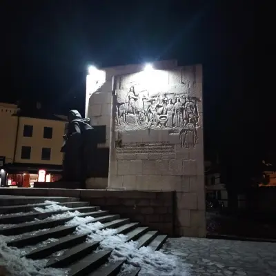 Паметник на Паисий Хилендарски
