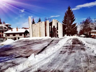 Паметник на Паисий Хилендарски