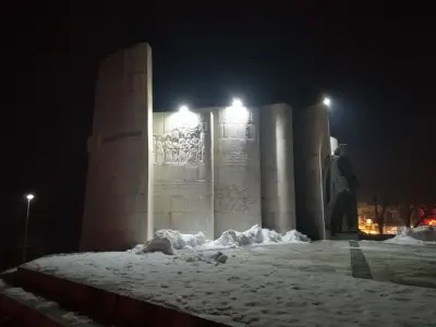 Паметник на Паисий Хилендарски