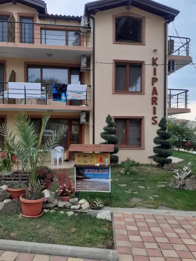 Хотел Кипарис