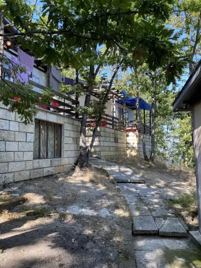 БТА - Бунгала, Шкорпиловци
