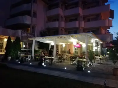 Restaurant & Garden Lucky Family
