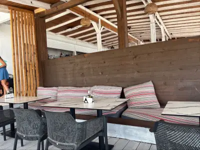 Flora beach bar & food - Arkutino