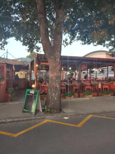 Restaurant “Pizza Avenue”