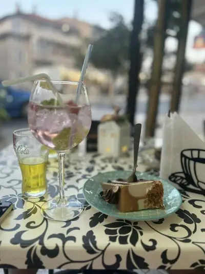 Amphora Coffee and Cakes