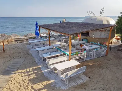 Beach Bar Golden Apple