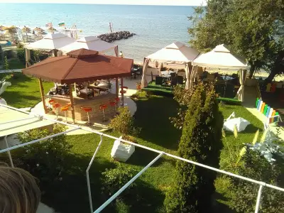 Iris Bar