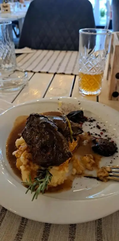 Apolonia Beach Restaurant