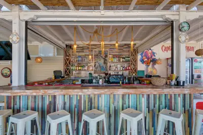 AMOUR BEACH BAR | V&P