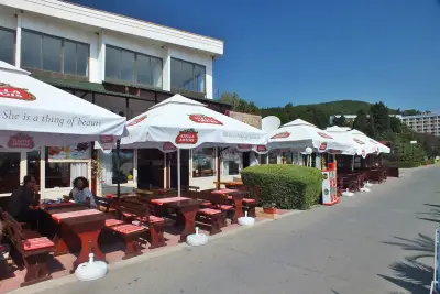 La Bomba Bistro
