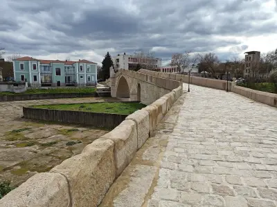 Гърбавия мост
