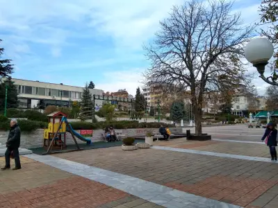 Централен площад "България"