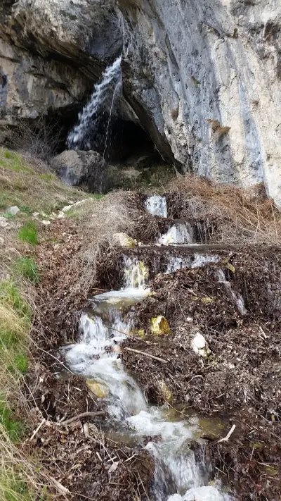 Водопад Скакалото