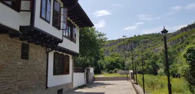 Старата градска баня„Дели Хамам"