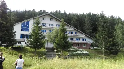 Хотел "Бор"