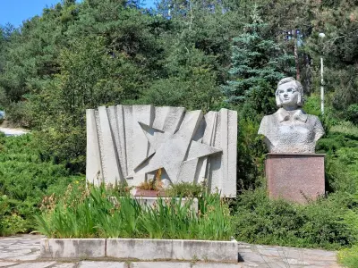 Мемориал - костница на Вела Пеева