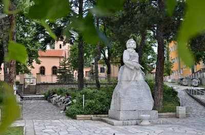Паметник на Вела Пеева