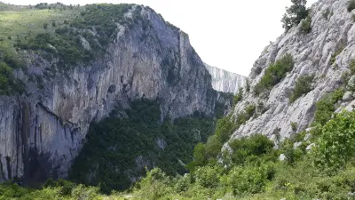 Водопад „Врачанска Скакля“ 141 м.