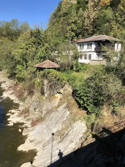 къща за гости при водопада