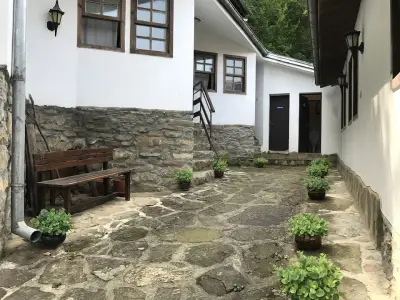 къща за гости при водопада