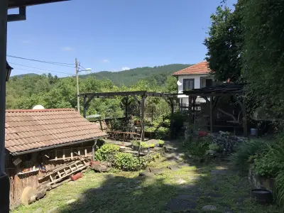 къща за гости при водопада