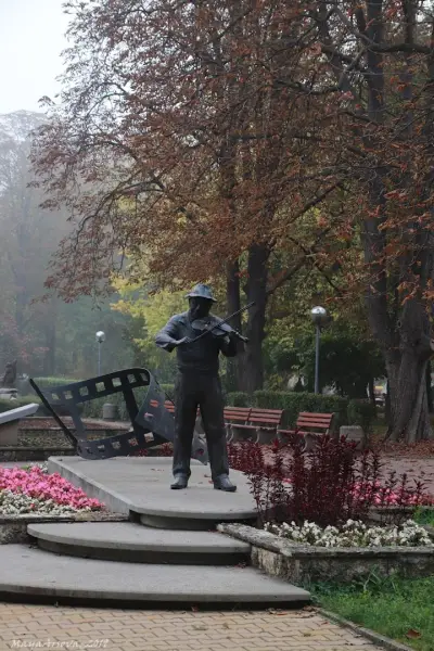Паметник на Тодор Колев