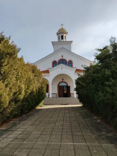 Храм „Св. Георги Победоносец и св. Тривелий“